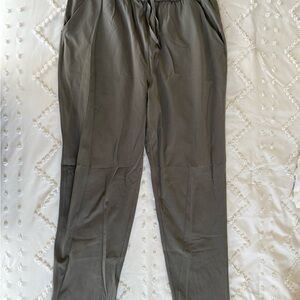 Lululemon Women’s sage green joggers